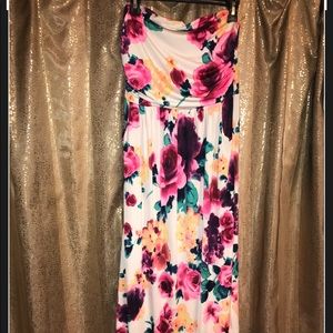 Adorable maxi dress 💗